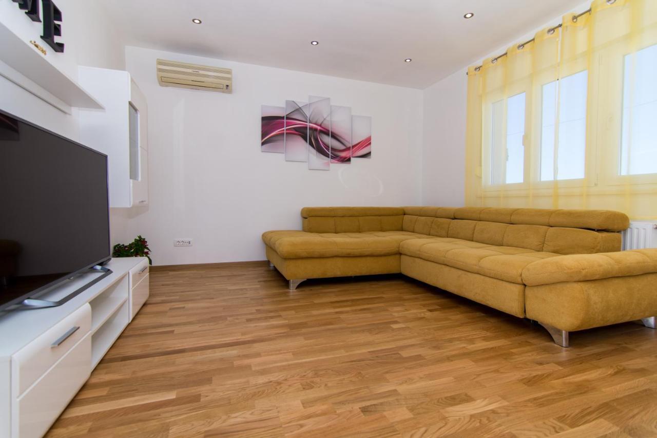 Apartments Ploka Okrug Gornji Ngoại thất bức ảnh