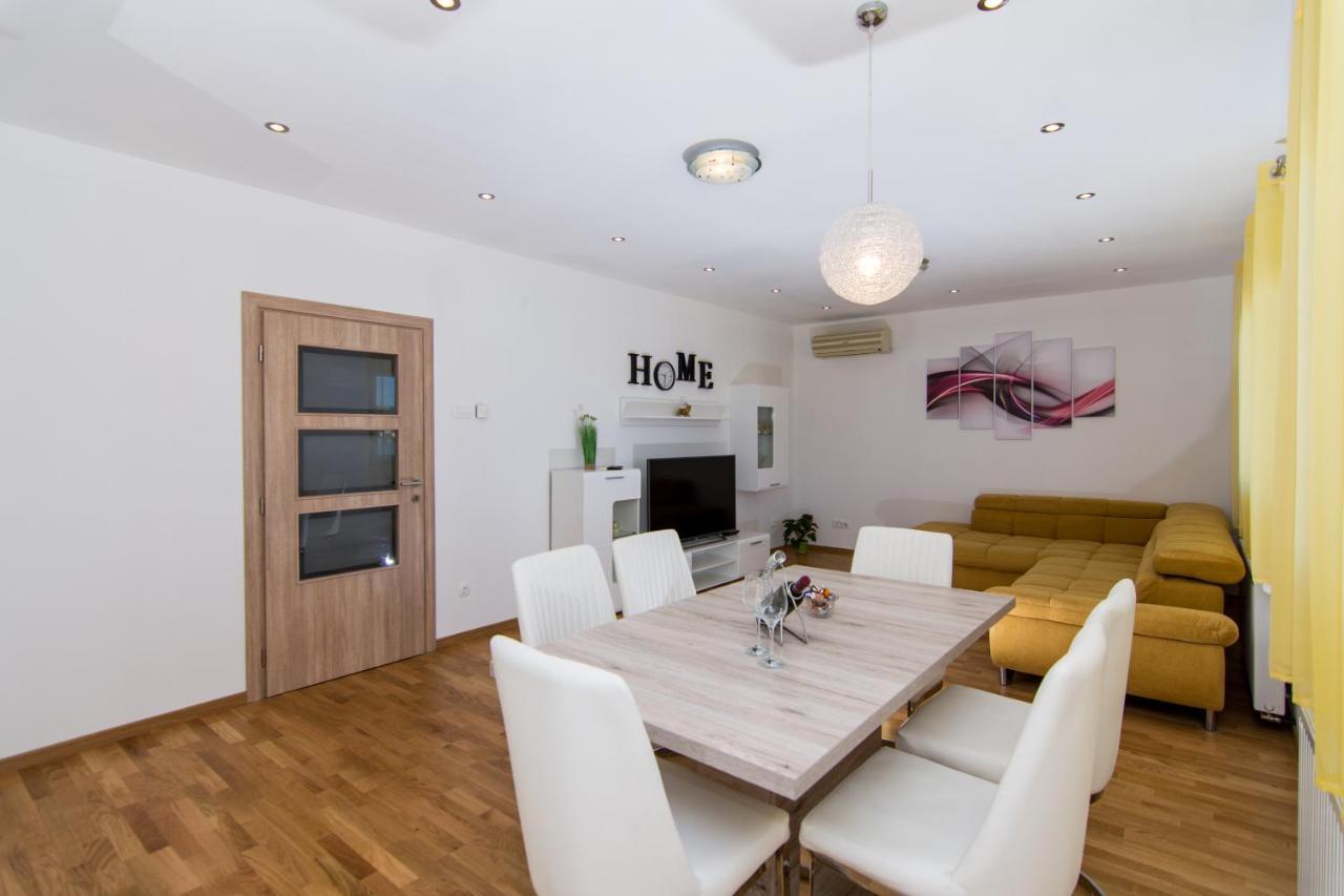 Apartments Ploka Okrug Gornji Ngoại thất bức ảnh
